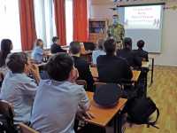 Росгвардейцы рассказали абаканским школьникам о Конституции