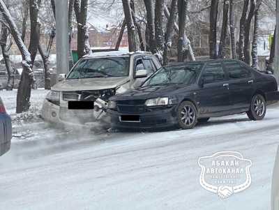 Снежное утро в Хакасии отметилось чередой аварий