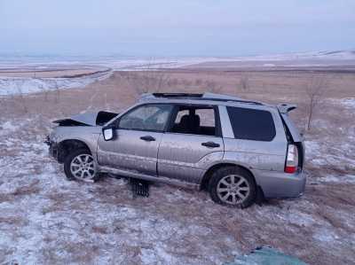 Машина слетела с дороги в Хакасии: погиб пассажир