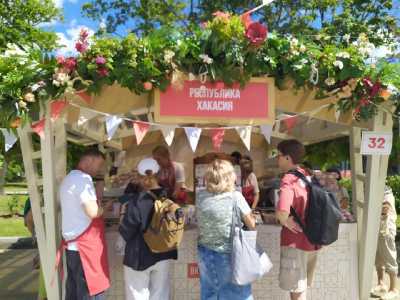 Конфеты и талган: на фестивале «Вкусы России» представили продукцию из Хакасии