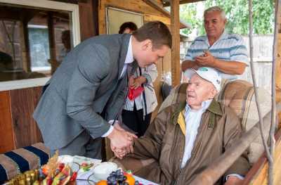 Глава Хакасии поздравил ветерана Великой Отечественной со 100-летним юбилеем