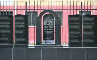 Памятник милиционерам-фронтовикам установлен за зданием МВД на улице Карла Маркса. 