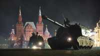 Опубликовано видео ночной репетиции Парада Победы в Москве