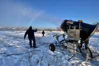 В Черногорске готовят лыжню при помощи снежной пушки