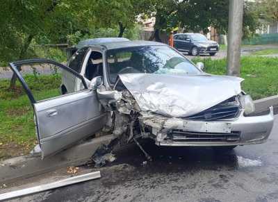 Вылетел на встречку: в Абакане бесправник устроил аварию