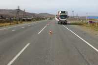 В Хакасии водитель иномарки врезался в грузовик и угодил в больницу