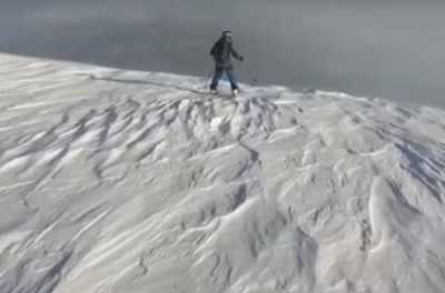 Под толщей снега в Приисковом едва не погиб лыжник