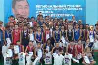 Борцы-вольники определили сильнейших на турнире в Усть-Абакане