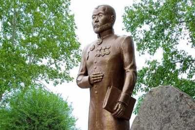 Памятник Николаю Катанову торжественно открыли в селе Аскиз