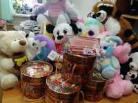 600 одаренных школьников Хакасии получили новогодние подарки