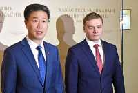 Ли Хай и Валентин Коновалов обсудили перспективы дальнейшего сотрудничества Хакасии и Китая, укрепление взаимодействия по ключевым направлениям. 