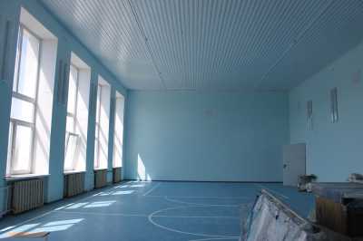 Запах свежей краски разносится по школам в Хакасии