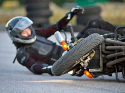 Мотоциклист в Абакане врезался в кольцо