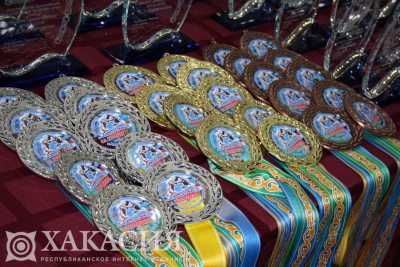 В Хакасии назвали победителей соревнований по вольной борьбе памяти Сергея Карамчакова