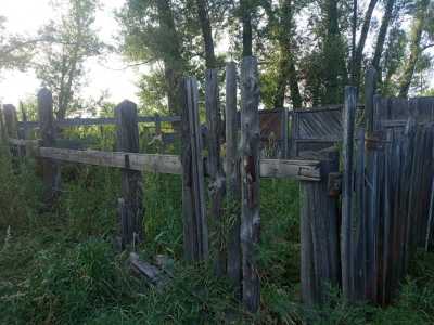 За деревянной оградой житель Хакасии хранил наркотик