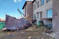Нарушенное электроснабжение и поврежденные здания: ветер прогулялся по Хакасии