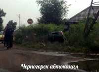 В Черногорске автомобиль упал в кусты