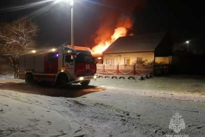 Гараж и жилой дом горели в Хакасии из-за неисправной проводки