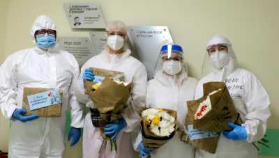 Сотрудники Медицинского центра помощи и спасения получили цветы и подарки от общественного деятеля Олега Дерипаски