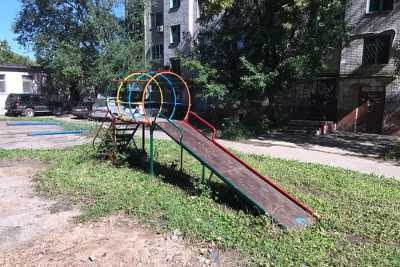 Часть детских площадок Саяногорска признали небезопасными