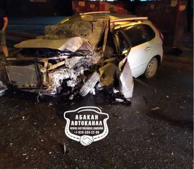 Комок металла вместо машины: в Абакане в ДТП погиб водитель