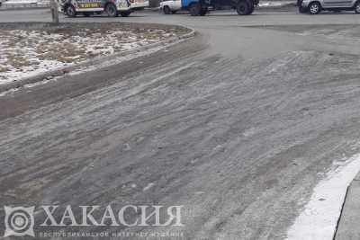 Погодные условия держат водителей Хакасии в напряжении