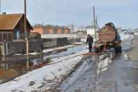 Ведётся откачка воды на улице Вокзальная в поселке Камышта