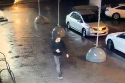 В Абакане разыскивают парня запрыгнувшего на капот Hyundai