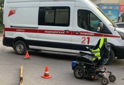 В женщину на инвалидной коляске в городе Хакасии врезалась иномарка