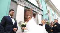 Россияне выходят из свадебного кризиса