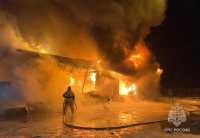 20 раз за выходные: в Хакасии горели дома, постройки, автомобили и электроопора
