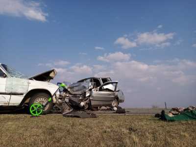 Лобовое столкновение в Хакасии: погибли водитель и пассажиры