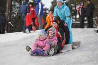 Зимние забавы на свежем воздухе всей семьёй могут стать хорошей традицией на долгие годы. 