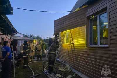 В Саяногорске пожарные тушили частный дом