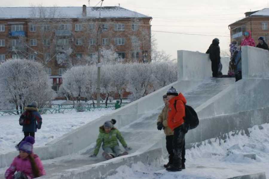 Погода черногорски. Черногорск зимой. Парк в Черногорске зимой. Городская площадь Черногорск. Новогодняя площадь в Черногорске.