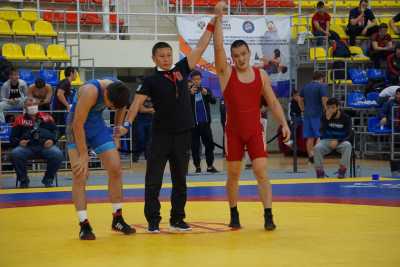 Медали всероссийских соревнований завоевали борцы из Хакасии