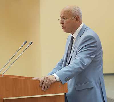 Валерий Марков, председатель бюджетного комитета, очень подробно представил коллегам суть, метод и форму налоговой реформы, нацеленной главным образом на социальную справедливость и экономическую эффективность. 