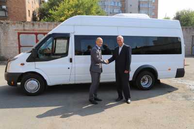 У спортсменов Копьевской школы появился свой микроавтобус