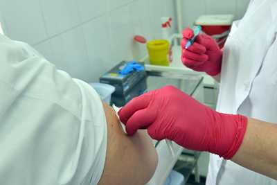 В Хакасии до конца октября планируется привить от гриппа 65 процентов жителей республики. 