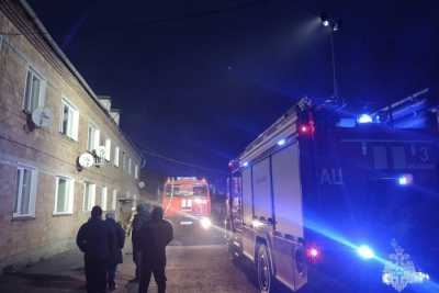 Жильцов многоквартирного дома спасли пожарные в Усть-Абакане