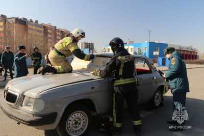 Пожарные Хакасии выявили лучших по ликвидации последствий автоаварии