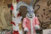 Музыкальная юрта, милые кролики, валенки-шептуны: в Абакане открылась выставка новогодних подарков