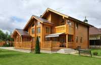 Преимущества и особенности постройки домов из древесины и бруса