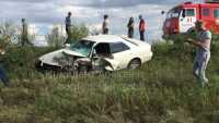 Вырванный руль и машина на обочине: водители выжили в жесткой аварии под Абаканом