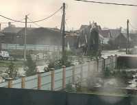 Крышу дома снесло в столице Хакасии