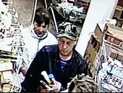 Мужчину в камуфляжной кепке и женщину в белой куртке разыскивают в Абакане