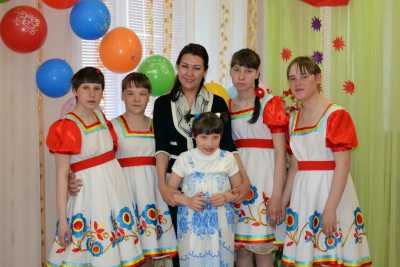 Валентин Коновалов поздравил ветеранов и работников социальной сферы Хакасии