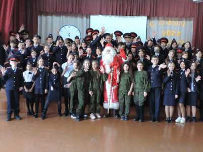 Росгвардейский Дед Мороз поздравил абаканских кадетов