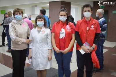 Волонтеры-медики СТЭМИ проводят акцию «Розовая лента»