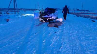 Серьезная авария с пострадавшими в Хакасии: иномарка залетела под КамАЗ